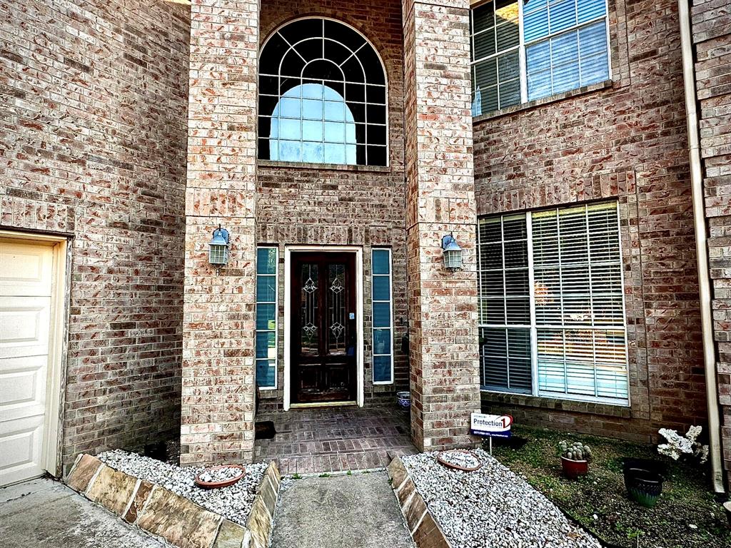 230 Walnut Cove Lane, Pearland, Texas image 2