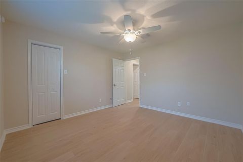 Single Family Residence in Houston TX 11454 Woodviolet Drive 24.jpg