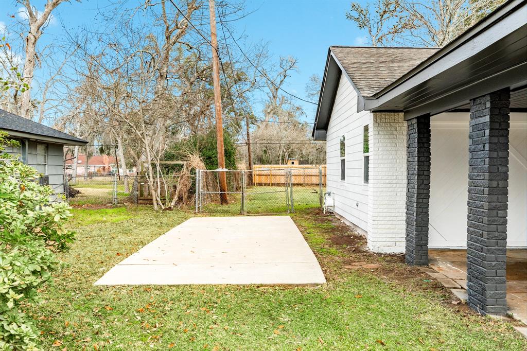 113 Persimmon Lane, Lake Jackson, Texas image 25