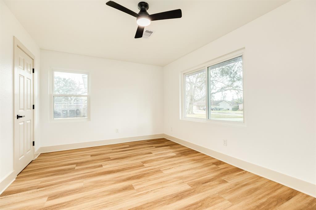 113 Persimmon Lane, Lake Jackson, Texas image 14