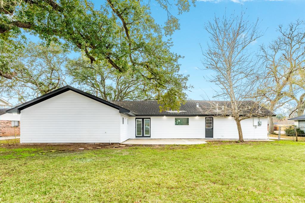 113 Persimmon Lane, Lake Jackson, Texas image 32