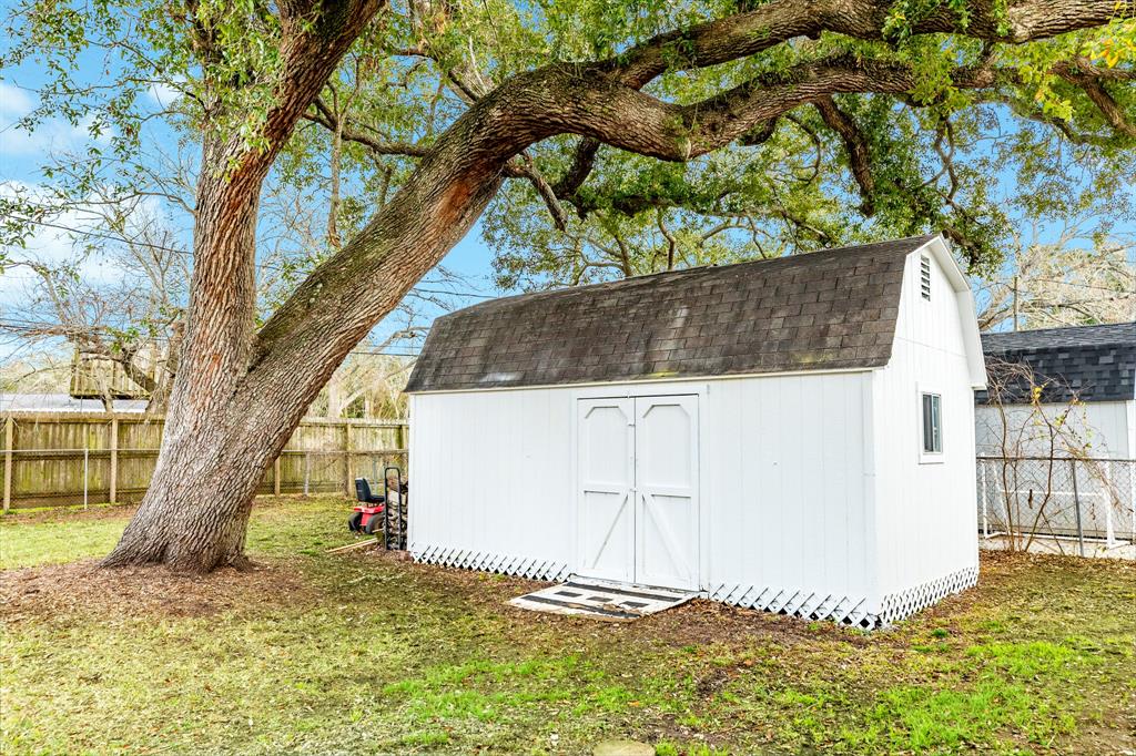 113 Persimmon Lane, Lake Jackson, Texas image 27