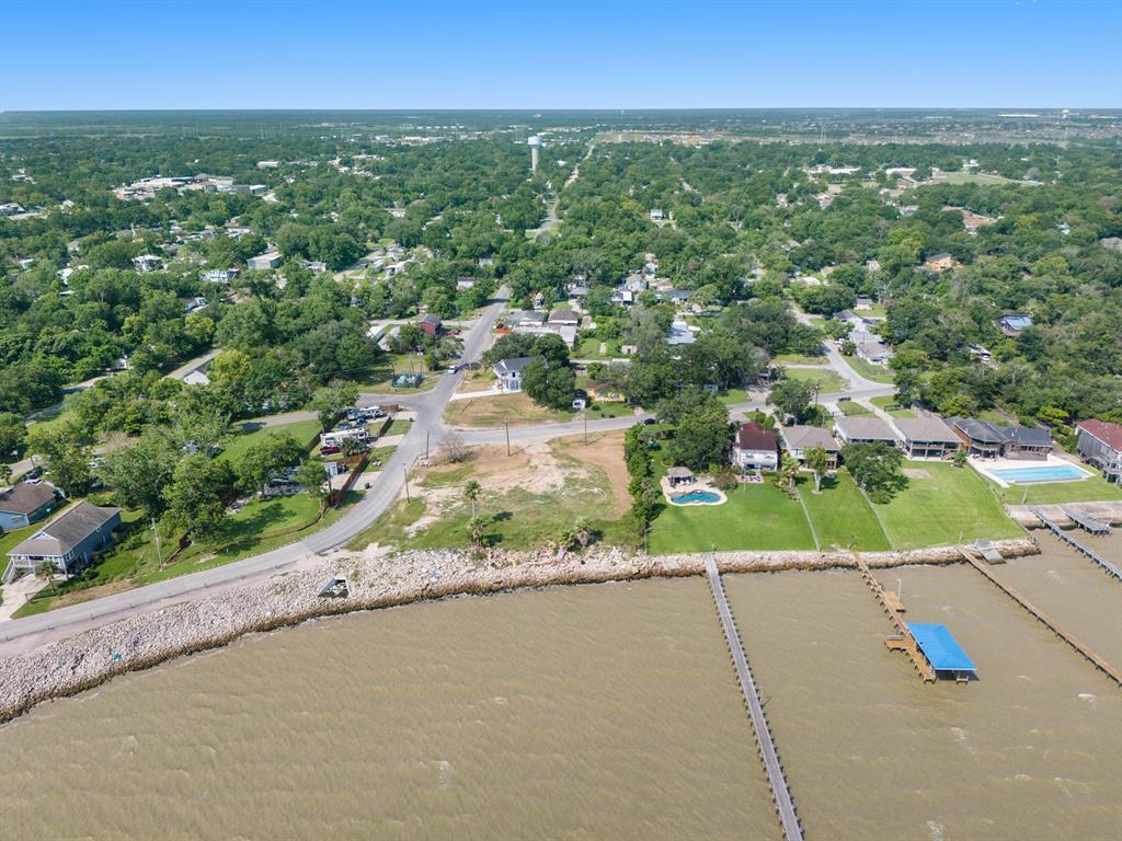 4215 Bayshore