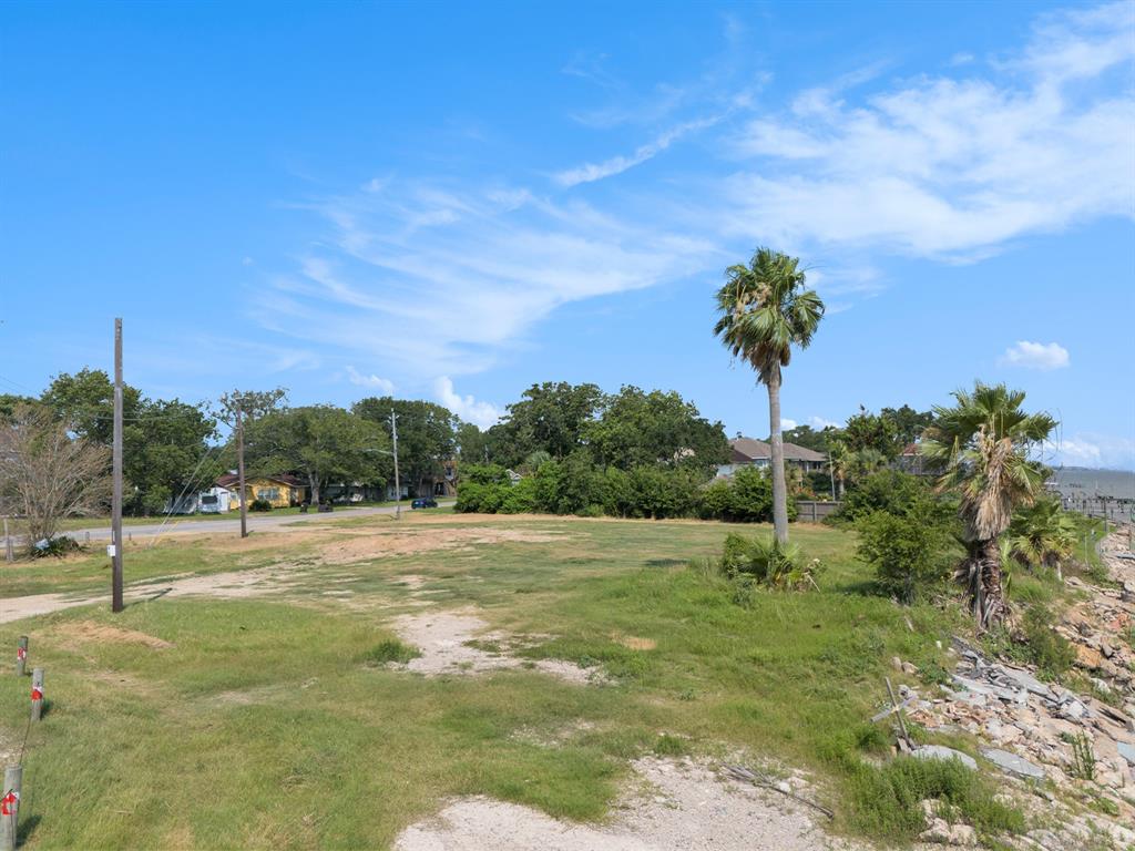 4215 Bayshore