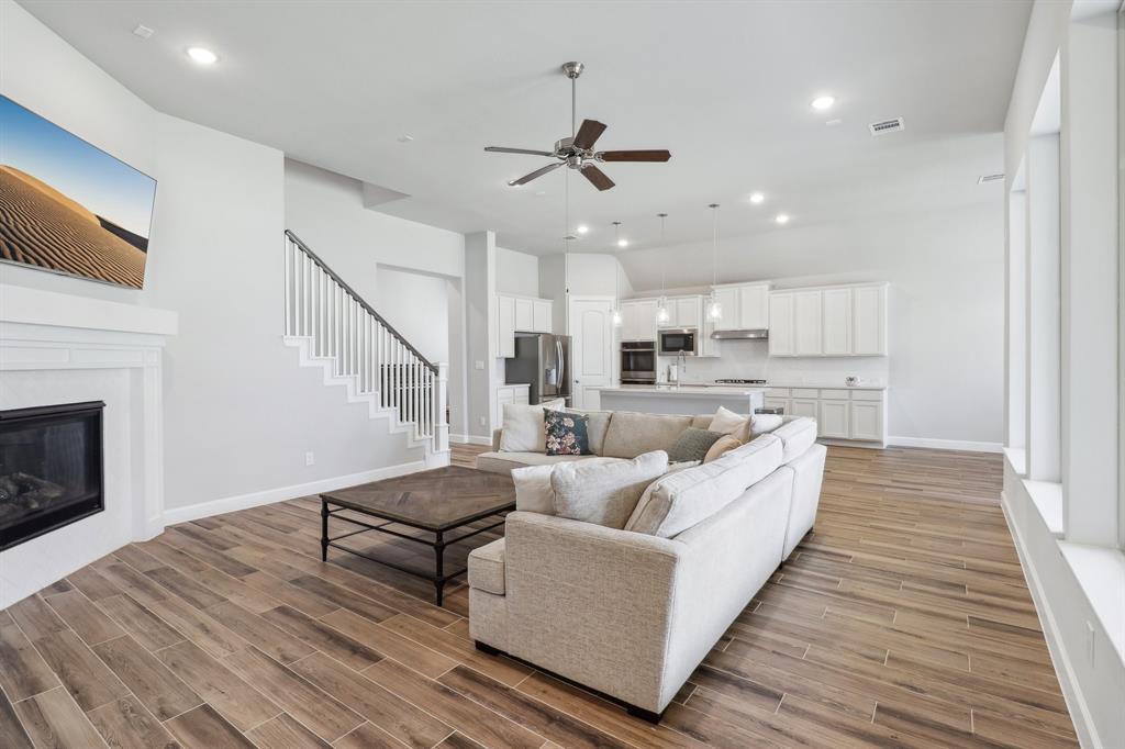 531 Campbell Drive, League City, Texas image 2