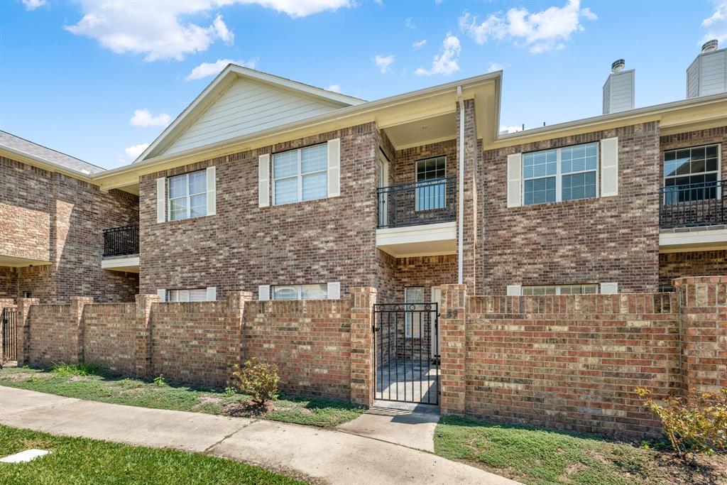 View Houston, TX 77082 townhome