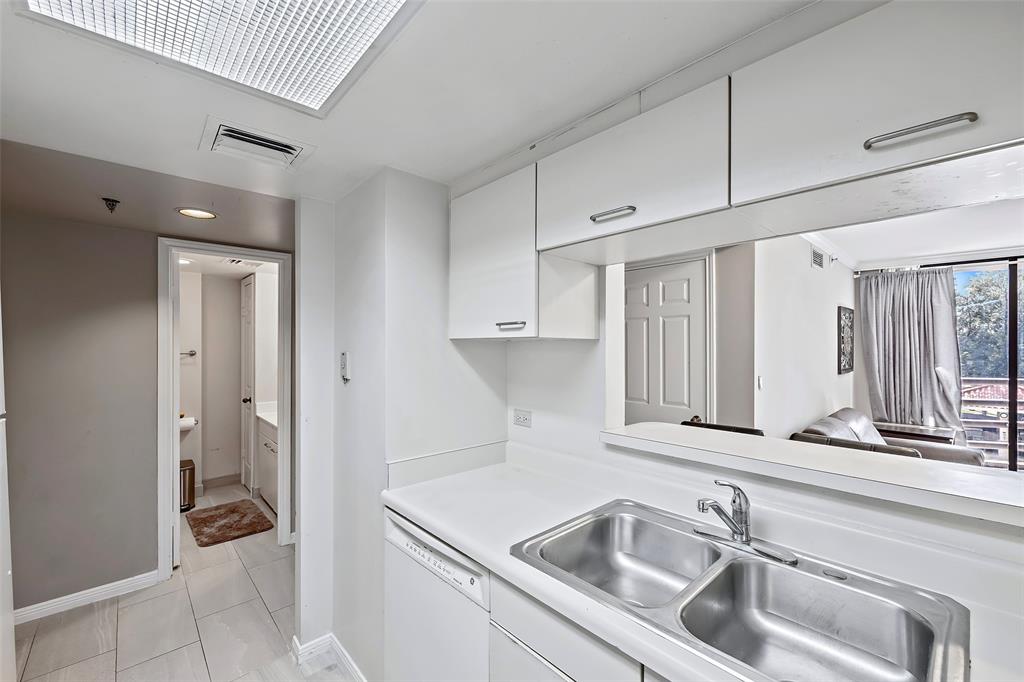 3525 Sage Road #301, Houston, Texas image 13