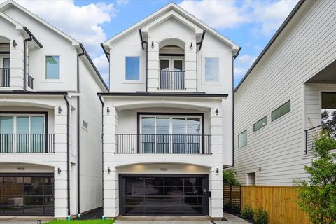 Photo of 902 Knox Street #A, Houston, TX 77007 (MLS # 30379008)