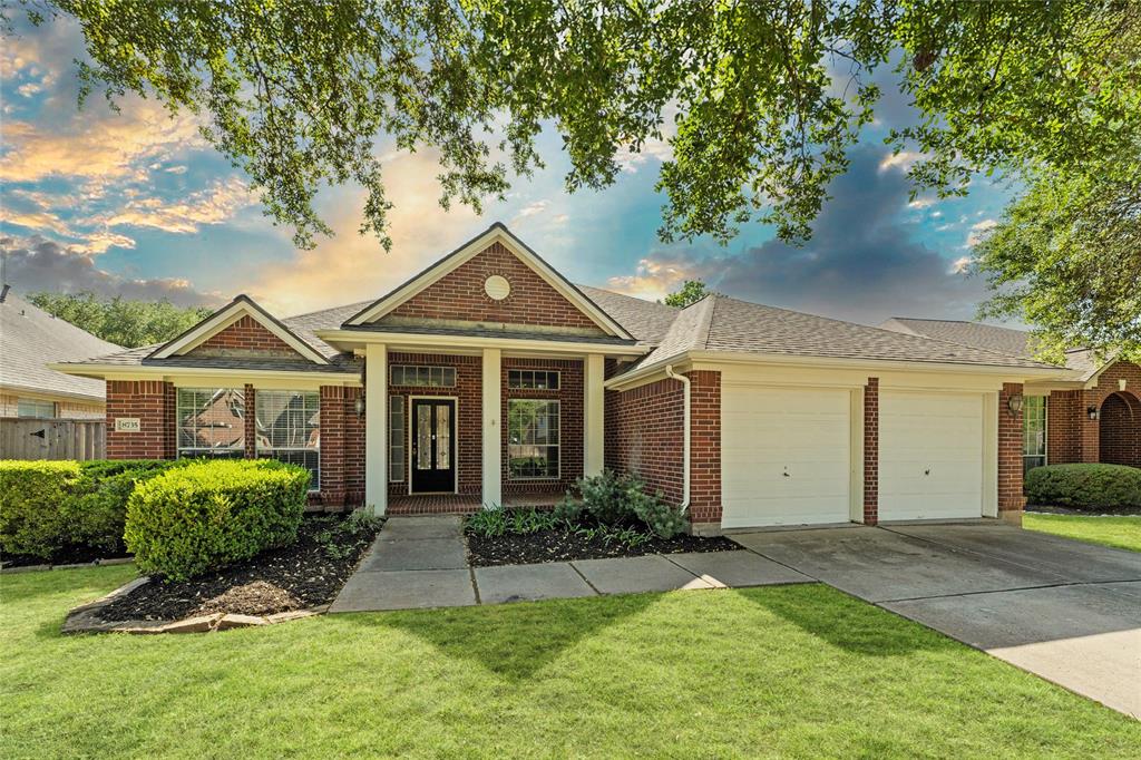 8735 River Wind Drive, Sugar Land, Texas image 1