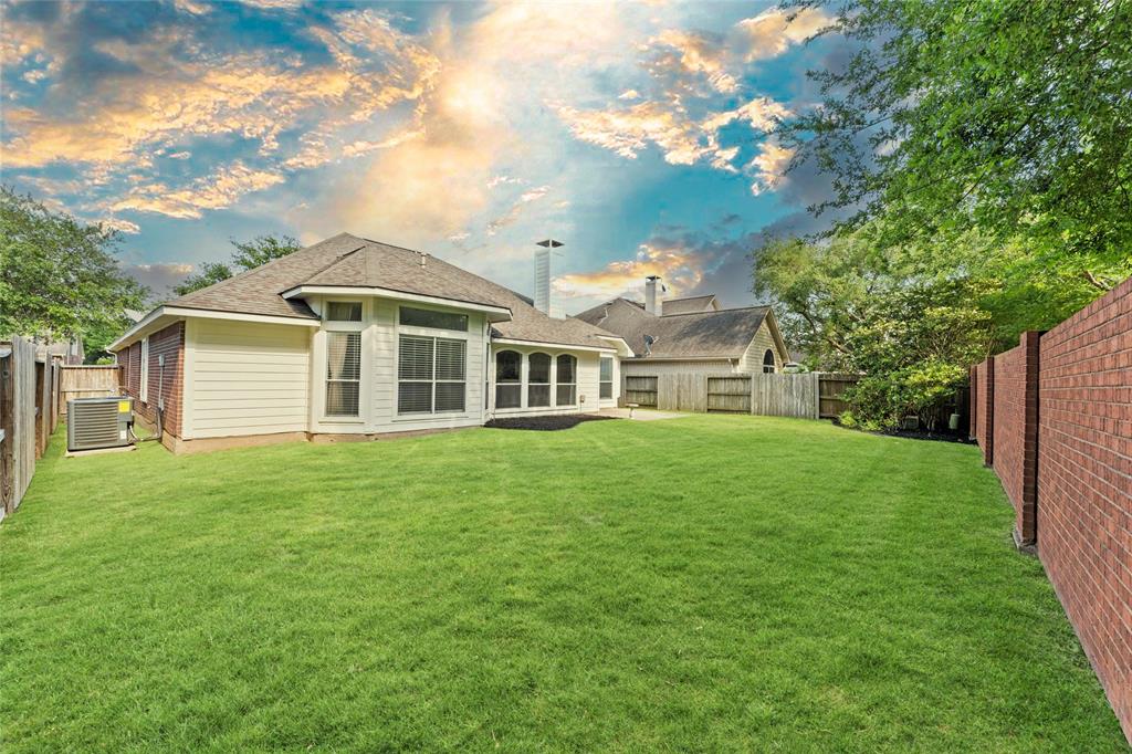 8735 River Wind Drive, Sugar Land, Texas image 22