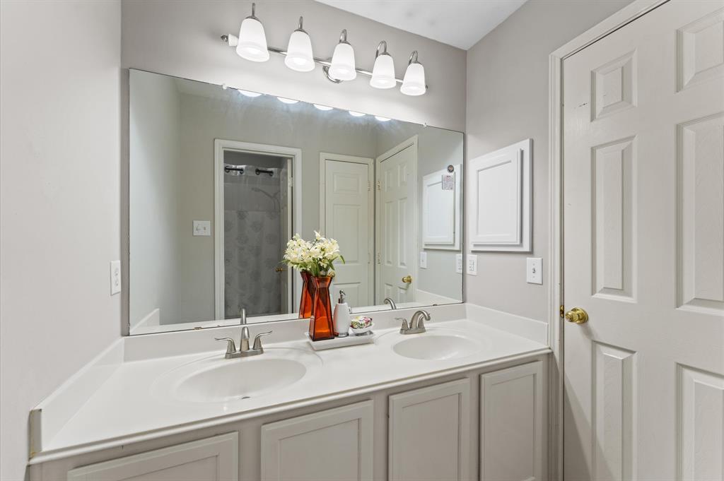 8735 River Wind Drive, Sugar Land, Texas image 18