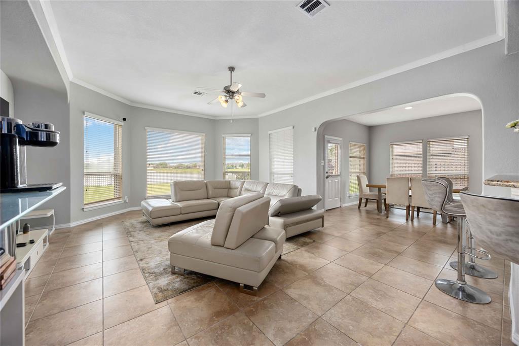 1842 Luminous Waters Lane, Rosharon, Texas image 8