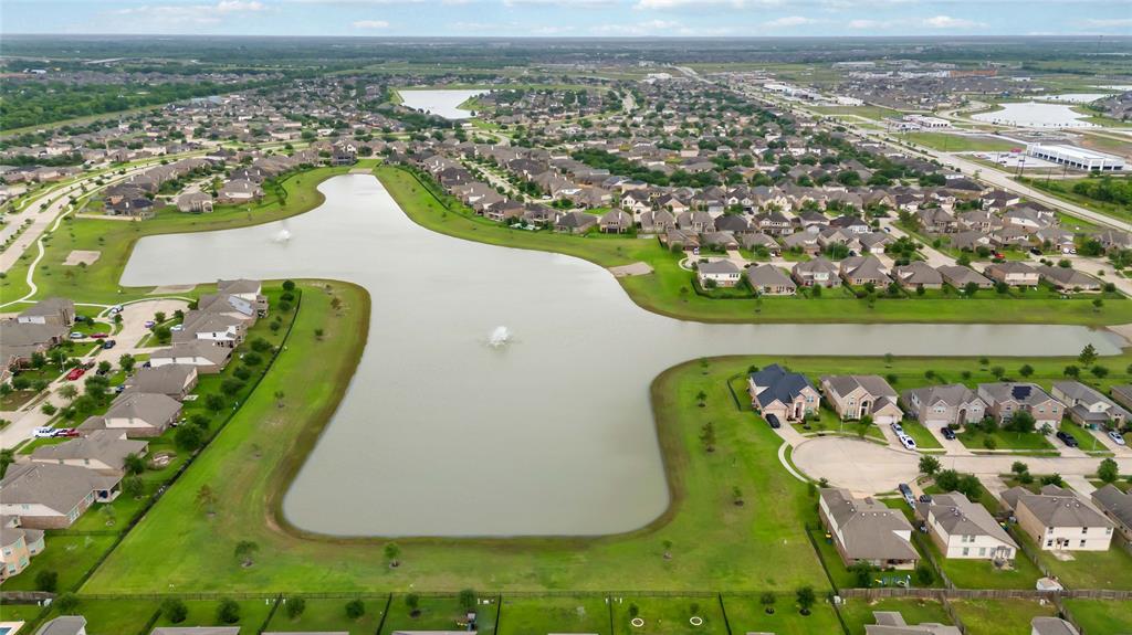 1842 Luminous Waters Lane, Rosharon, Texas image 35