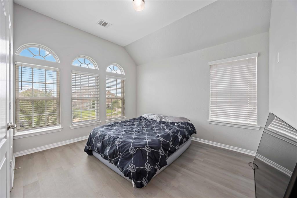 1842 Luminous Waters Lane, Rosharon, Texas image 18