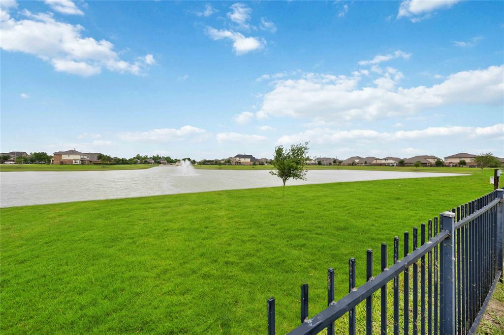 1842 Luminous Waters Lane, Rosharon, Texas image 29