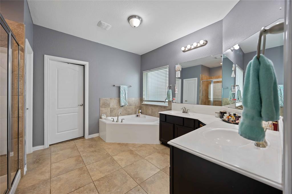 1842 Luminous Waters Lane, Rosharon, Texas image 25
