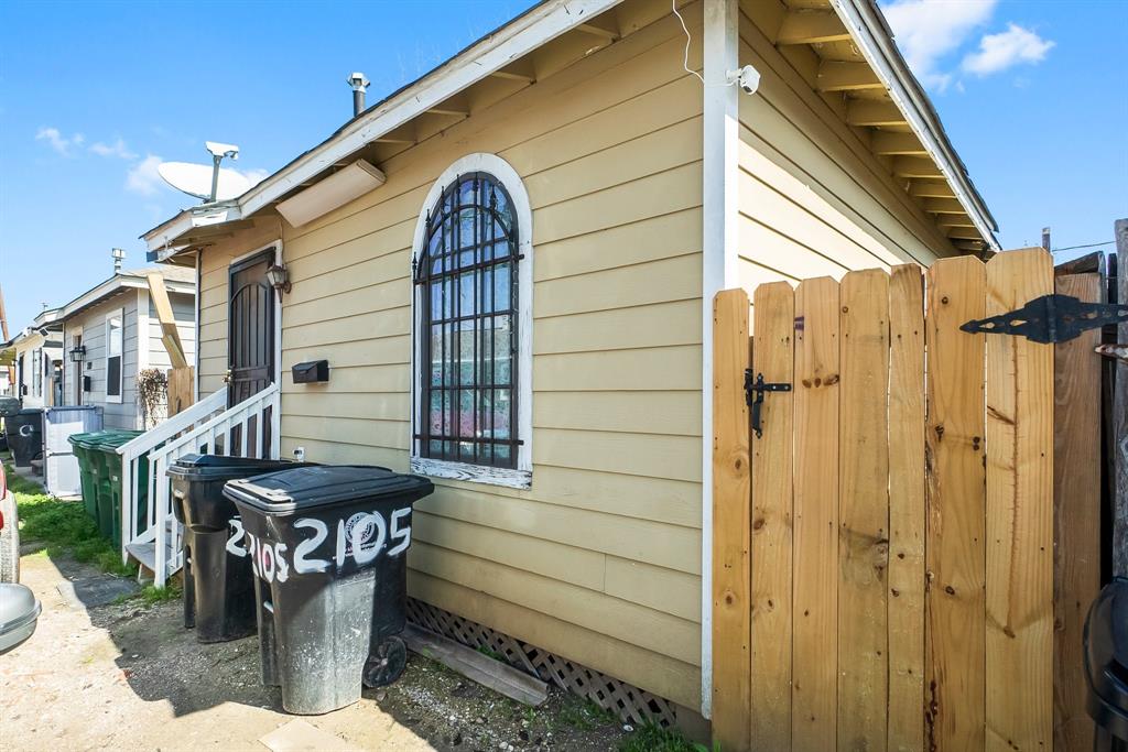 2105 Russell Street, Houston, Texas image 2