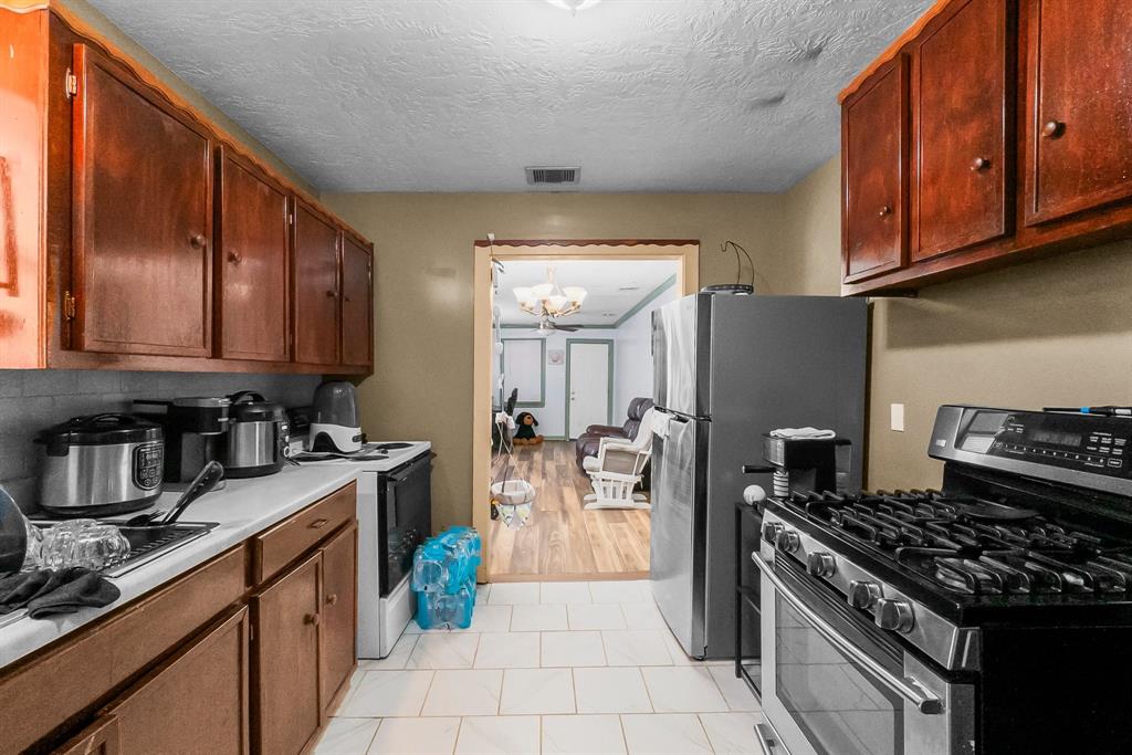 2105 Russell Street, Houston, Texas image 11
