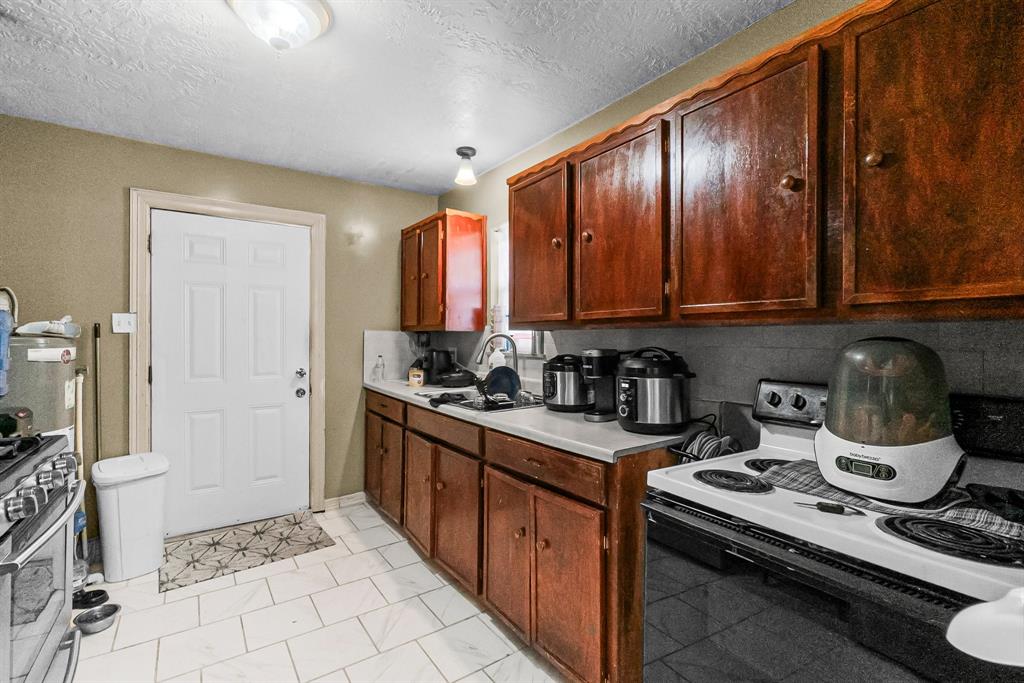 2105 Russell Street, Houston, Texas image 9