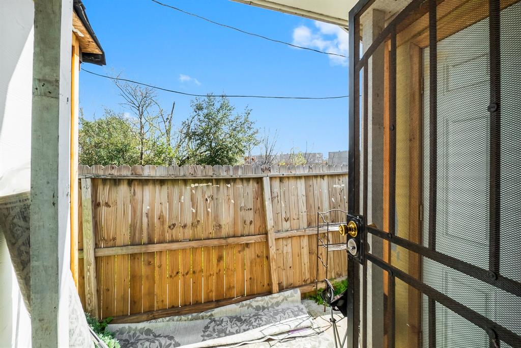 2105 Russell Street, Houston, Texas image 3