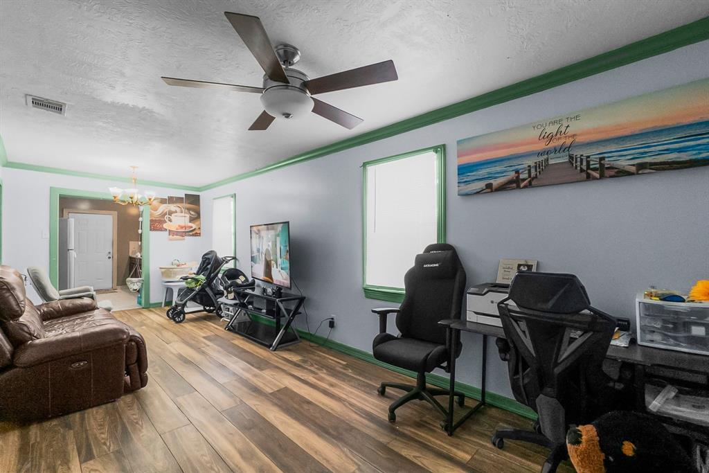 2105 Russell Street, Houston, Texas image 8