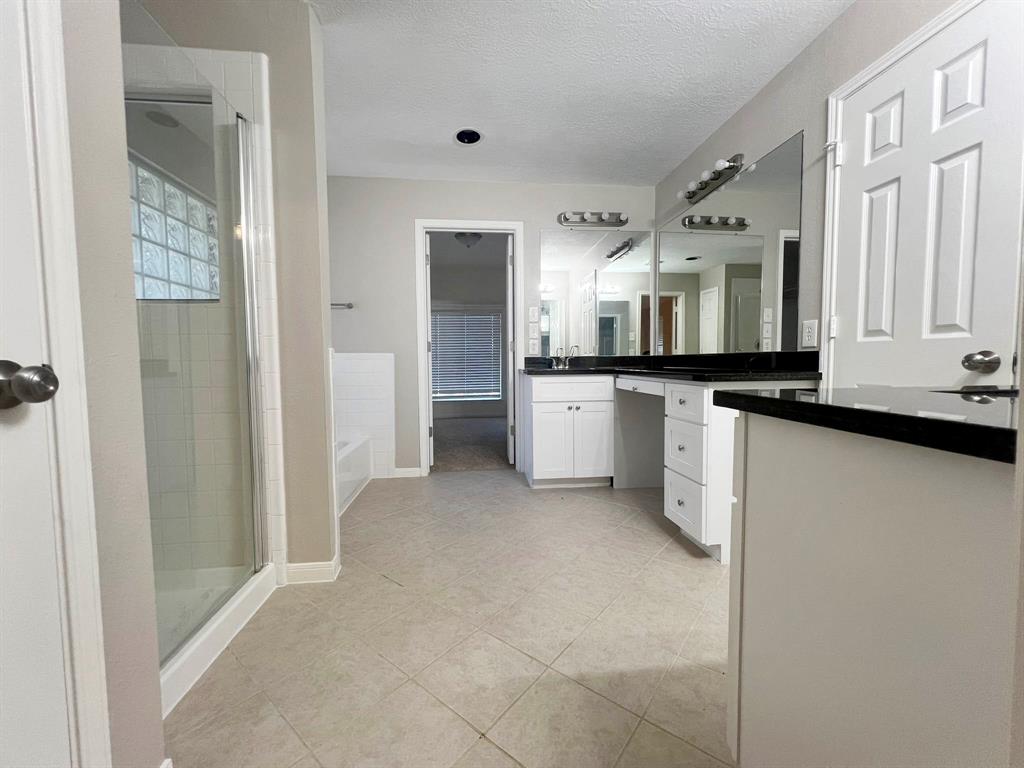 8506 Malardcrest Drive, Humble, Texas image 16