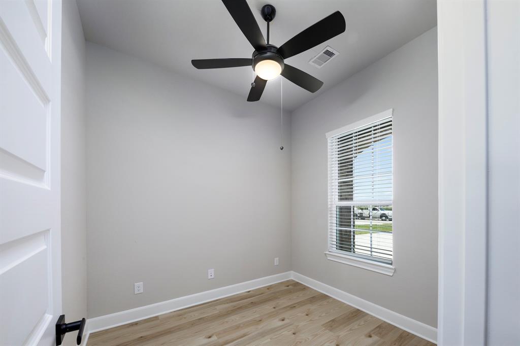 2019 Tioga View Drive, Iowa Colony, Texas image 4