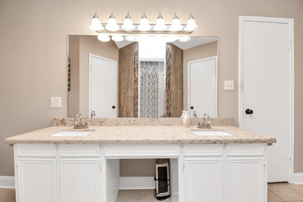 20202 Deer Run Road, Damon, Texas image 26