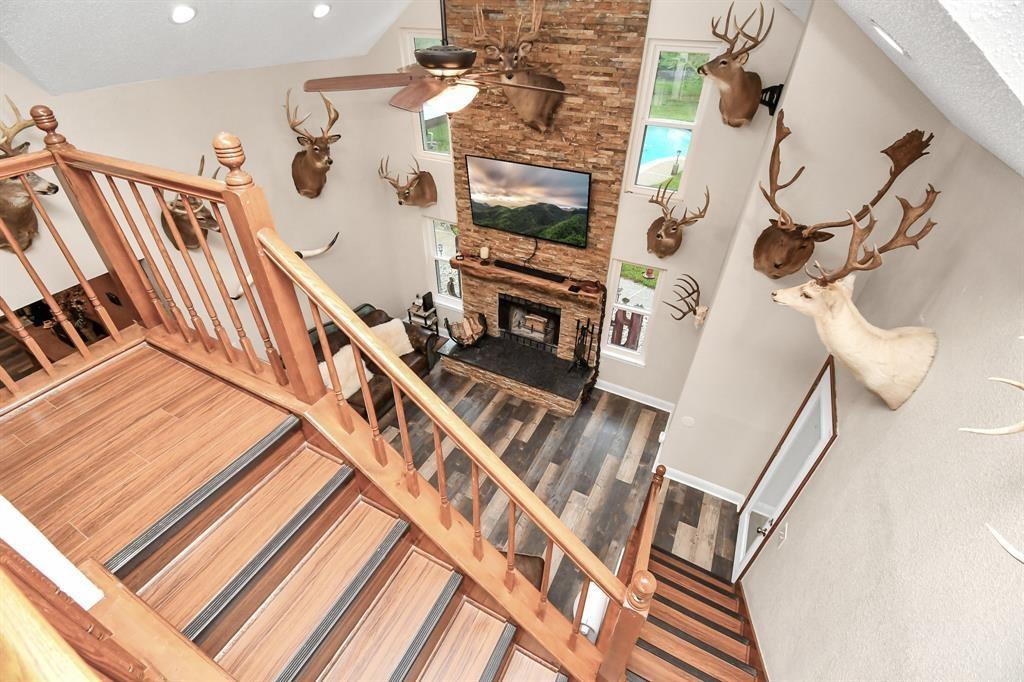 20202 Deer Run Road, Damon, Texas image 29