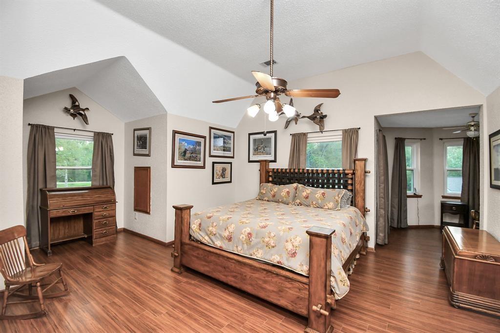 20202 Deer Run Road, Damon, Texas image 34
