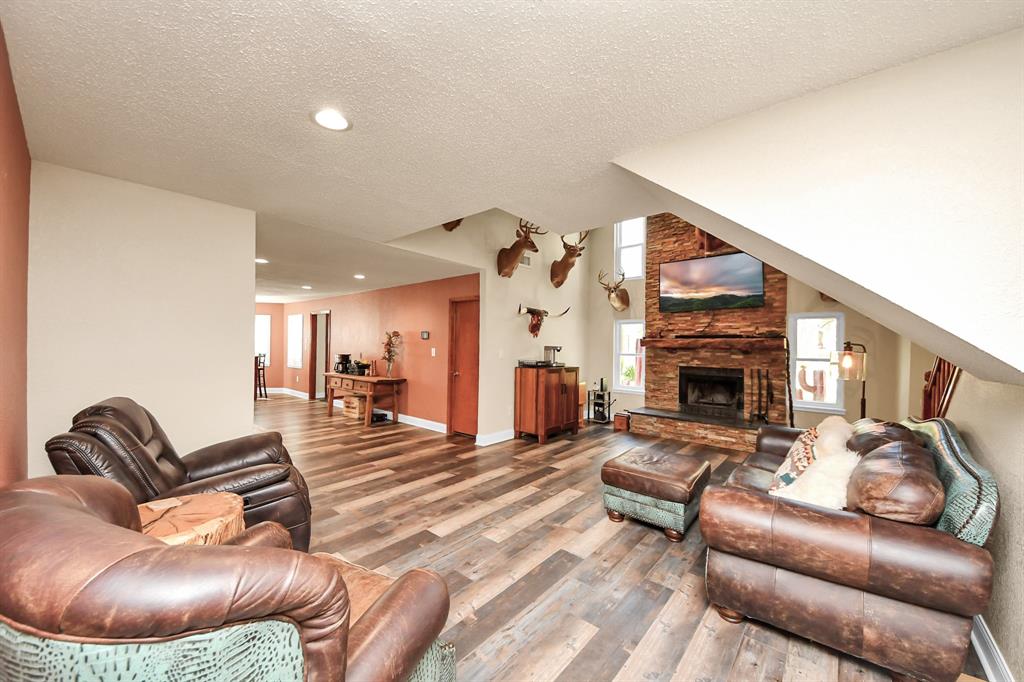 20202 Deer Run Road, Damon, Texas image 10