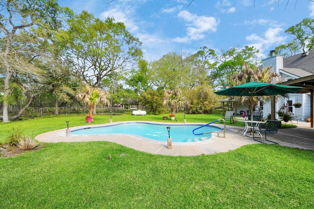 20202 Deer Run Road, Damon, Texas image 42