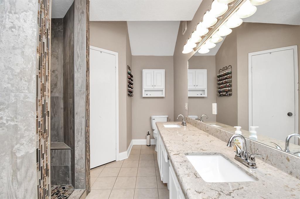 20202 Deer Run Road, Damon, Texas image 24