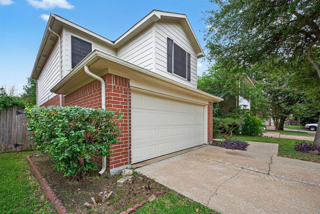 8206 Golf Green Circle