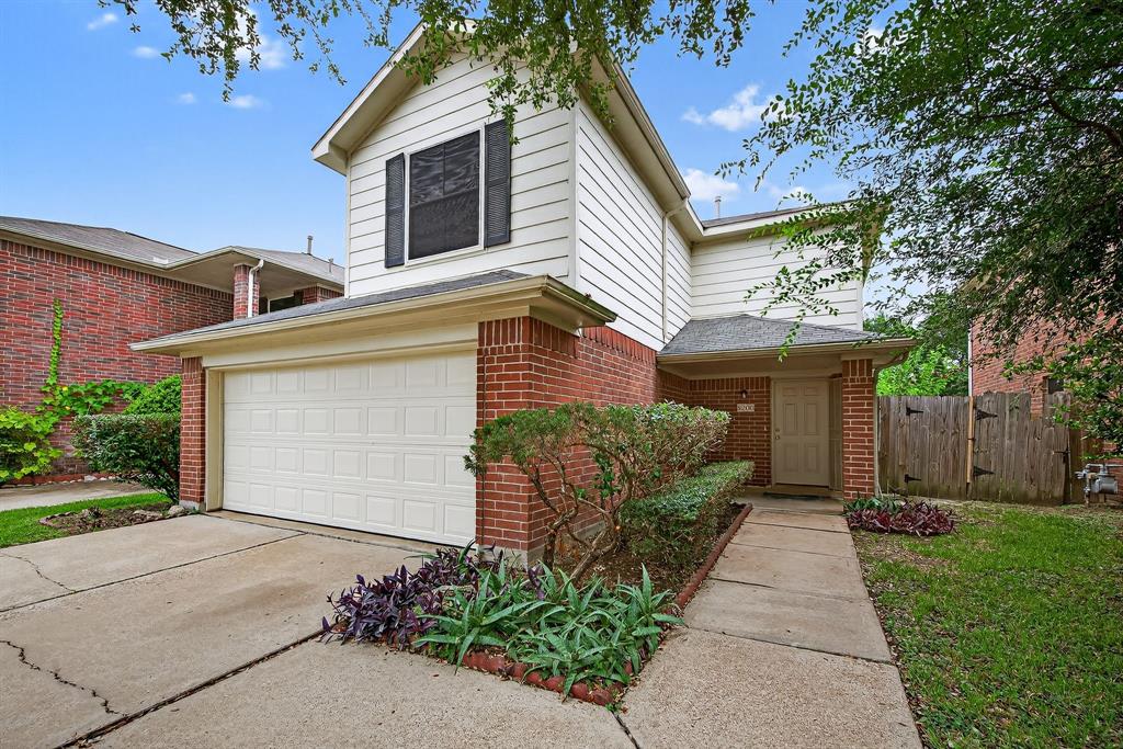 8206 Golf Green Circle