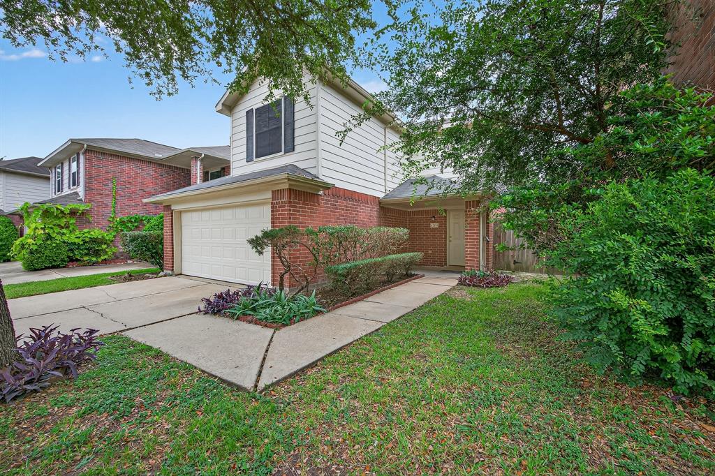 8206 Golf Green Circle