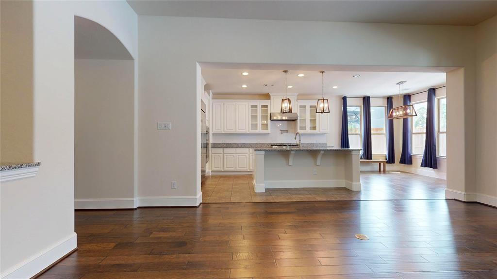 10255 S Goshawk Trail, Conroe, Texas image 9