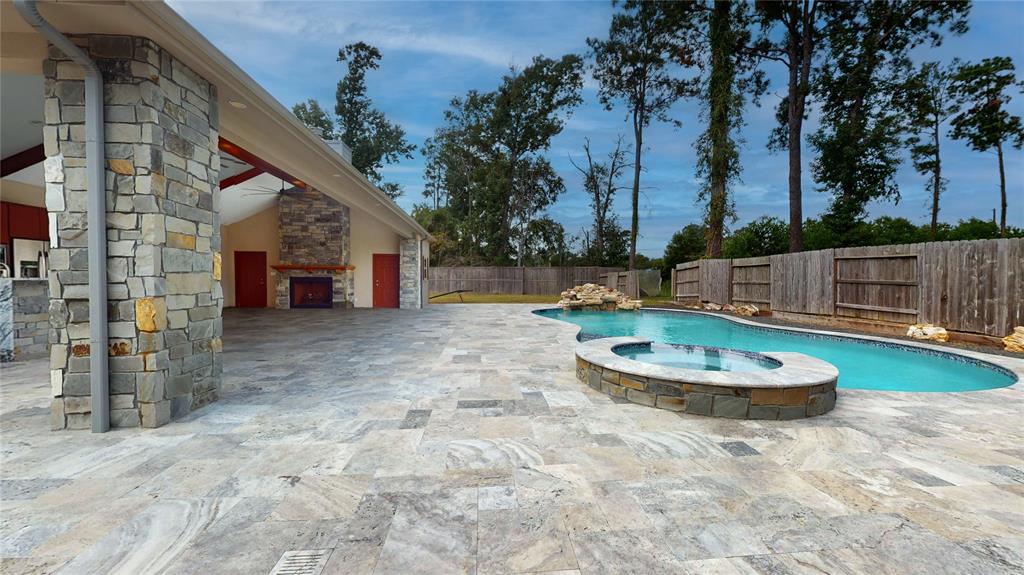 10255 S Goshawk Trail, Conroe, Texas image 2