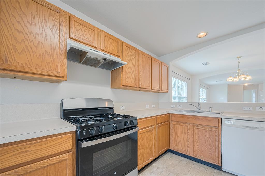 427 Sunset Colony Drive, Rosharon, Texas image 11