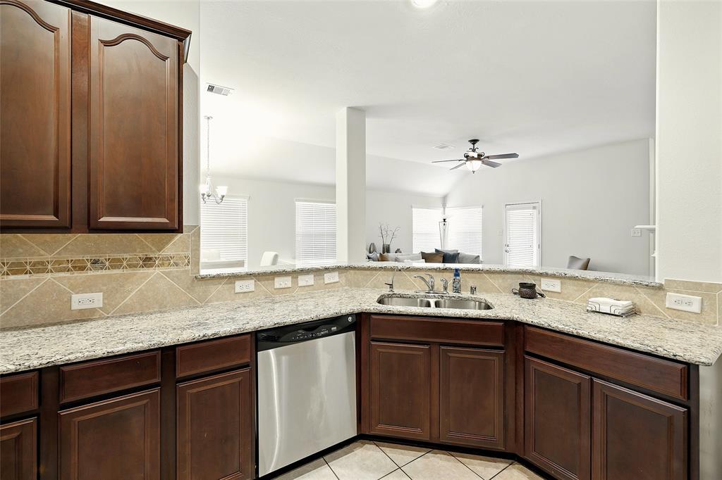 22210 Pacific Ocean Drive, Spring, Texas image 4