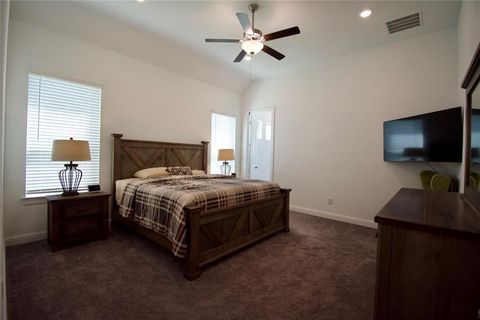 Single Family Residence in Pinehurst TX 1007 Havenshire Ridge Lane 14.jpg