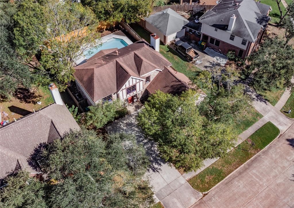 2722 Carmel Woods Drive, Seabrook, Texas image 2