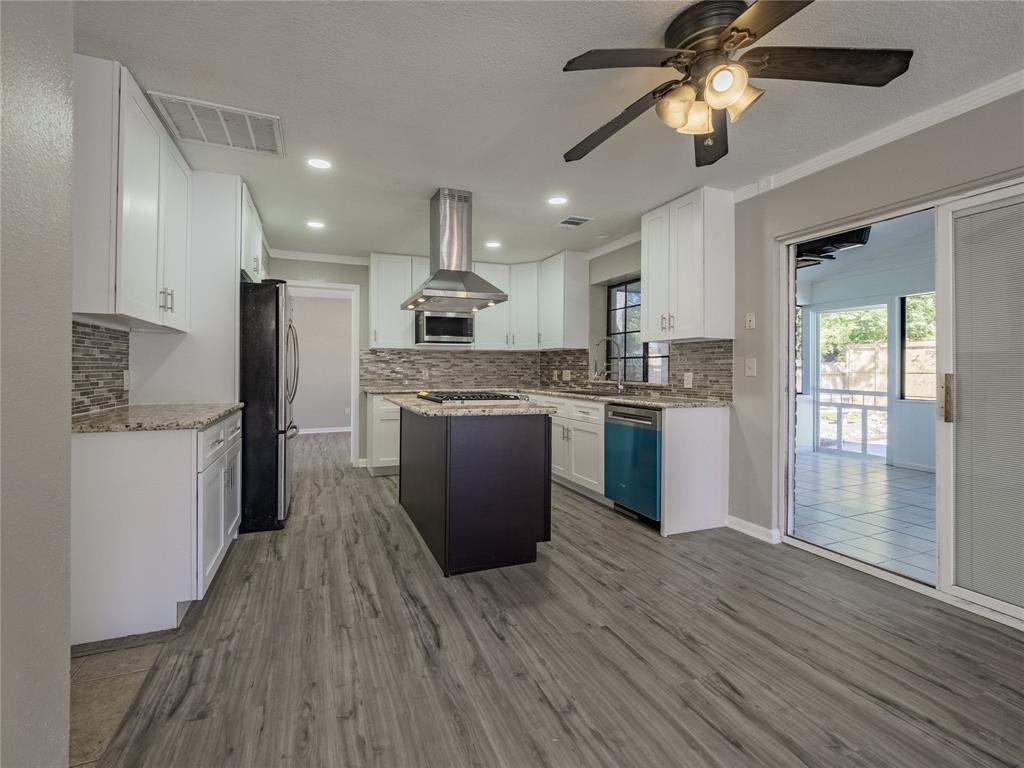 2722 Carmel Woods Drive, Seabrook, Texas image 8