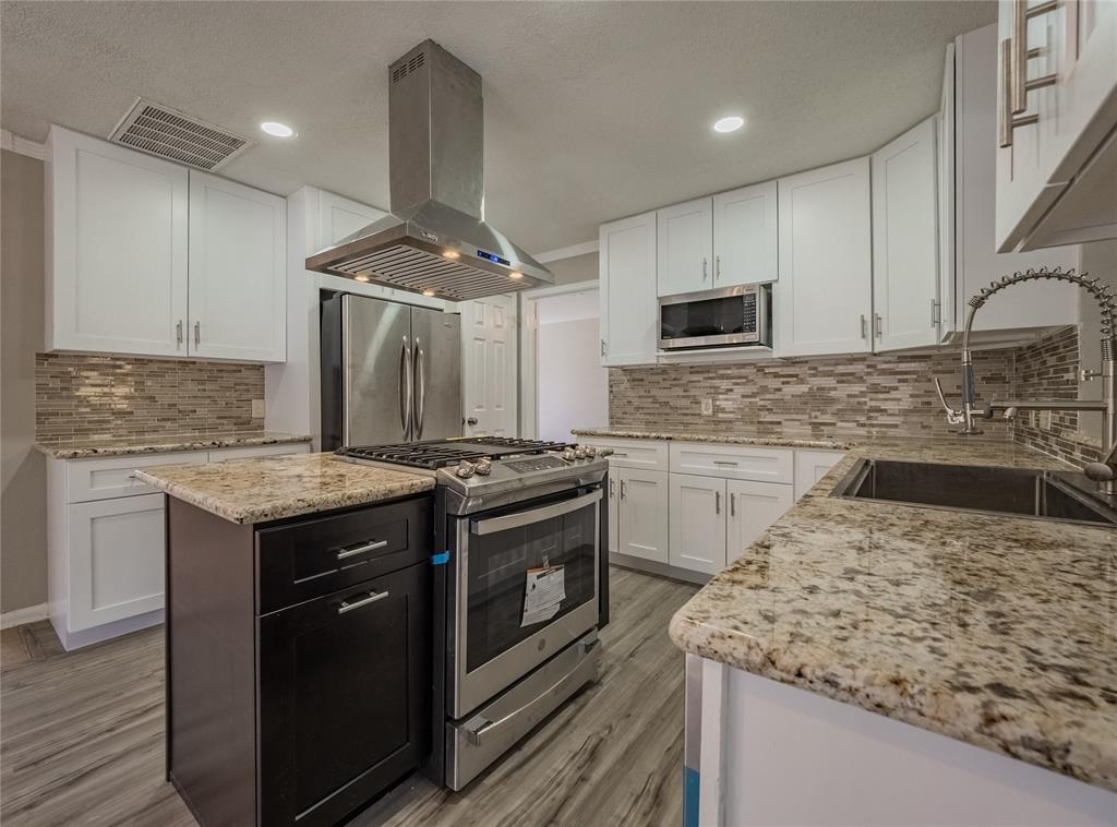 2722 Carmel Woods Drive, Seabrook, Texas image 10