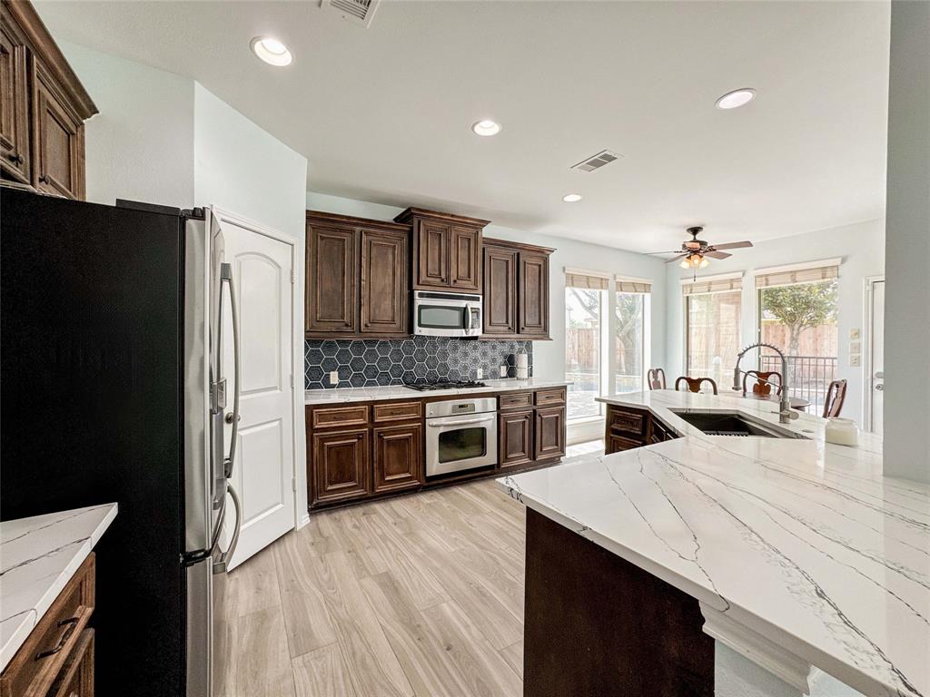6081 Trent Court, League City, Texas image 11