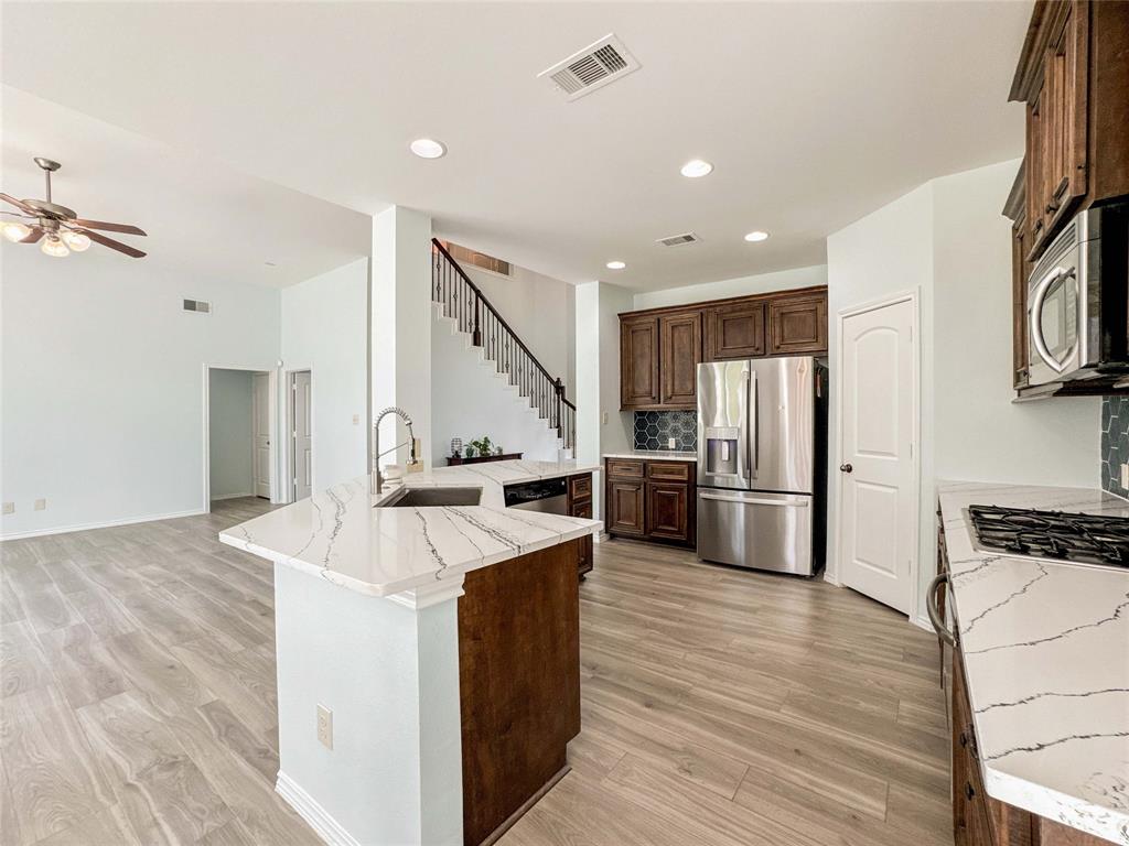6081 Trent Court, League City, Texas image 16