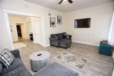 Duplex in Galveston TX 3309 Bernardo de Galvez 2.jpg