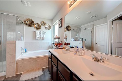 A home in Rosharon