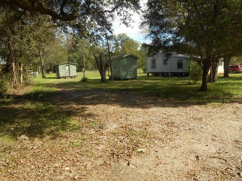 Photo of 6435 County Road 42, Rosharon, TX 77583 (MLS # 13356261) Photo of 6435 County Road 42, Rosharon, TX 77583 (MLS # 13356261)