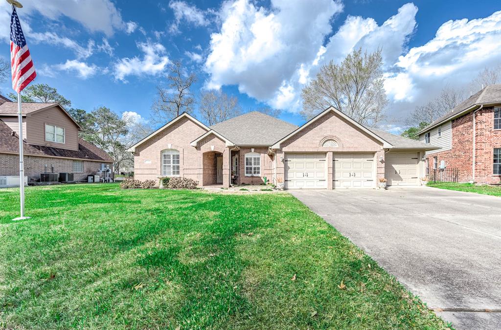 1914 Shark Court, Crosby, Texas image 2